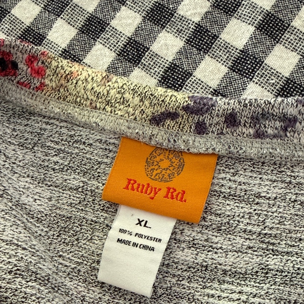 Ruby Rd. Gray and Pink Patterned Blouse - image 6